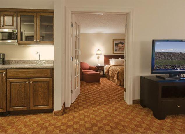 Ann Arbor Regent Hotel And Suites Zewnętrze zdjęcie